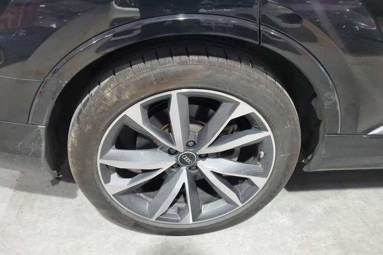 Used Audi Q7 2021 55 TFSI quattro S line Sport model
