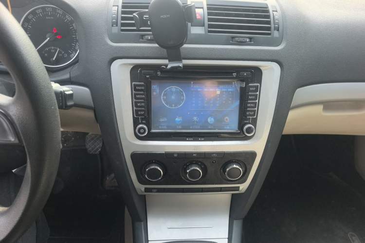 Used Skoda Octavia 2015 Classic Model 1.6L Manual Yijie Edition
