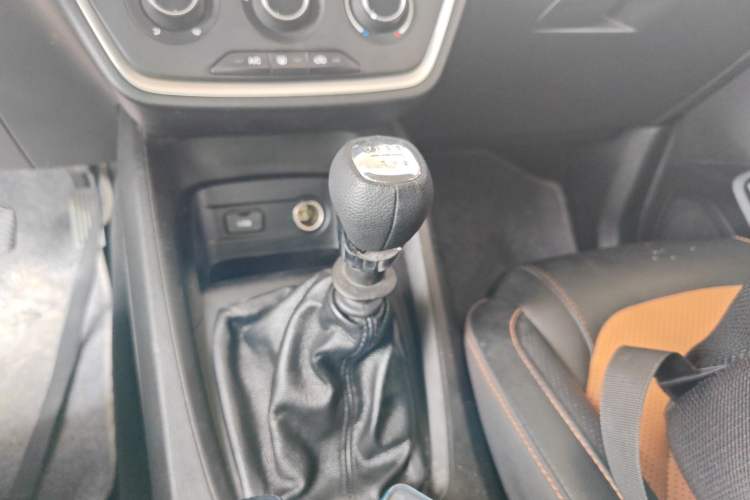 Used Wuling Hongguang S3 2018 1.5L Manual Comfort Model China V Standard
