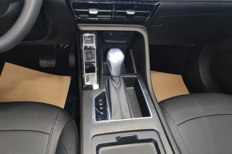 Used Roewe i5 2026 Model 1.5L CVT Luxury Edition