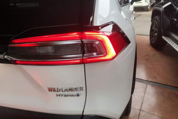 Used Toyota Wildlander 2023 Dual-Motor 2.5L E-CVT Four-Wheel Drive Prestige Edition