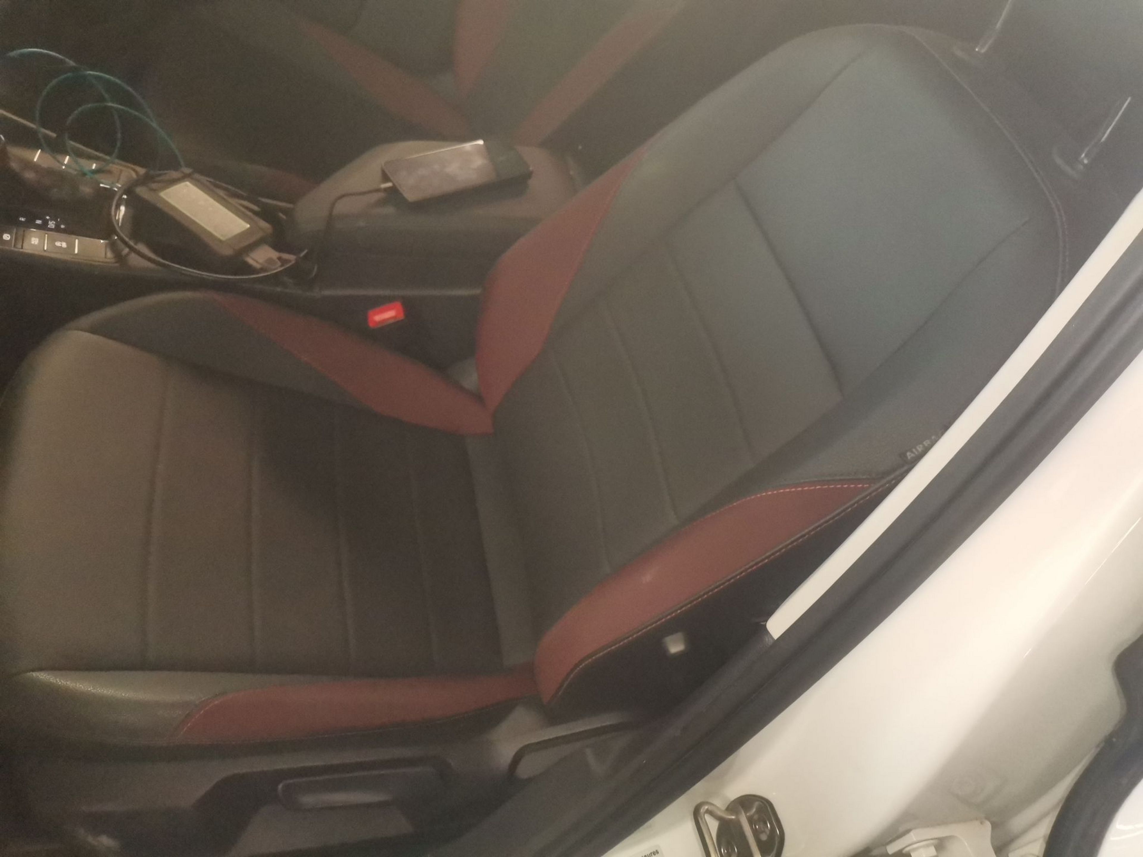 Переднее сиденье в автомобиле