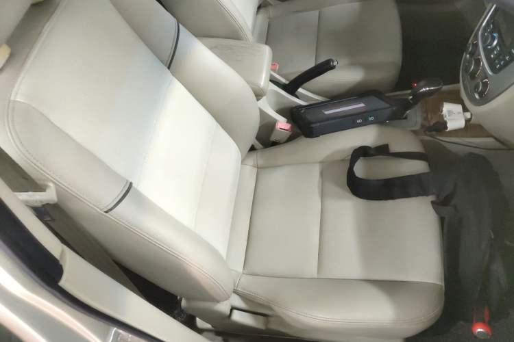 Used Buick Excelle 2015 1.5L Automatic Classic Model
