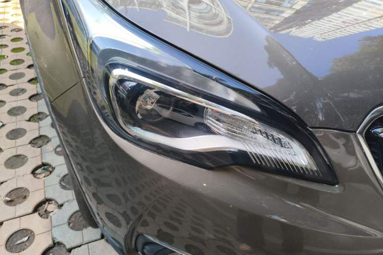 Used Buick Envision 2018 20T Two-Wheel-Drive Elite Model