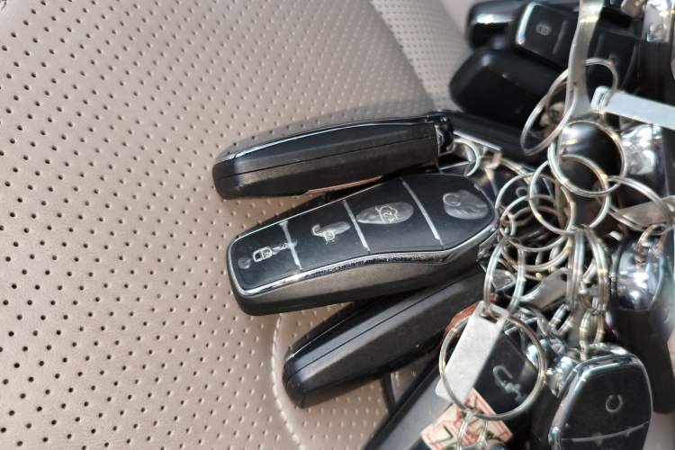 Used BYD Han 2024 EV Glory Edition 610 km All-Wheel Drive "Tian Shen Zhi Jia" Intelligent Driving Model
