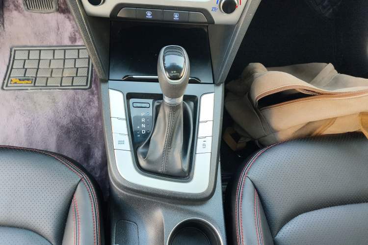 Used Hyundai Elantra 2016 1.6L Automatic ZhiXuan – Elite Version
