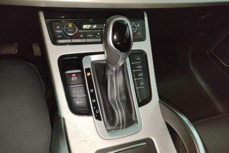 Used Geely Auto Emgrand X7 Sport 2018 1.8TD Automatic Two-Wheel Drive Smart 4G Connected Version