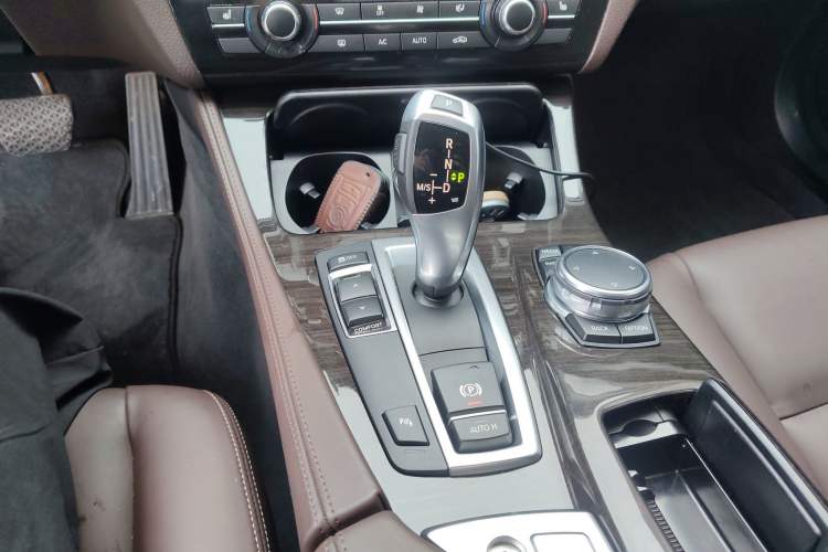 Used BMW 5 Series 2014 525Li Luxury Design Package
