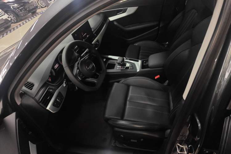 Used Audi A4L 2022 40 TFSI Luxury Dynamic Model
