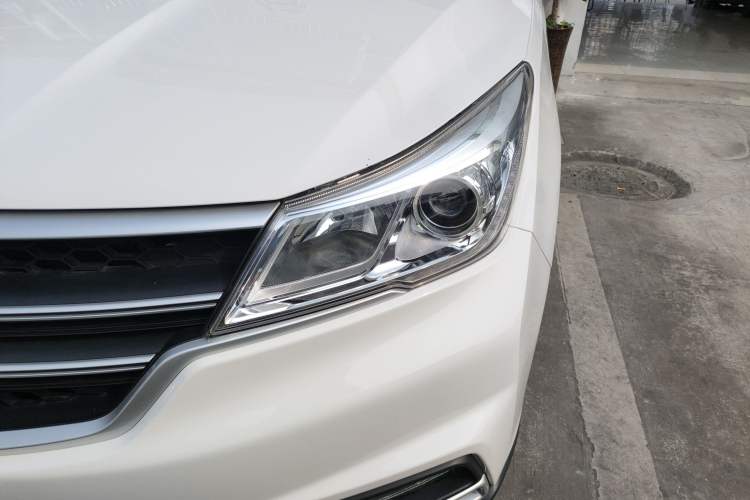 Used Baojun 730 2019 1.5T Manual Fashion Model 7-seater China VI
