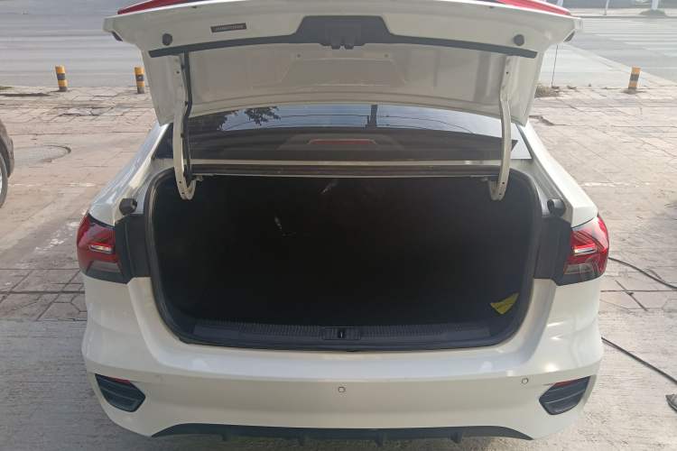 Used Roewe i5 2021 1.5L CVT Platinum Edition
