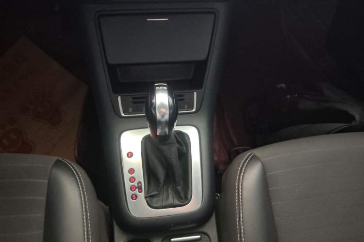 Used Volkswagen Tiguan L 2016 280TSI Automatic Two-Wheel-Drive Silk Road Style Edition
