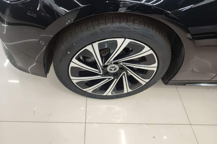 Used Mercedes-Benz E-Class 2024 Facelift E 300 L Luxury Edition
