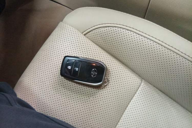 Used Toyota Highlander 2018 2.0T Four-Wheel Drive Luxury Version 7 Seats China VI Standard