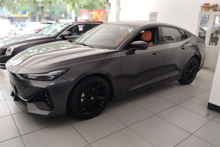 Used Changan UNI-V 2022 1.5T Prestige Version
