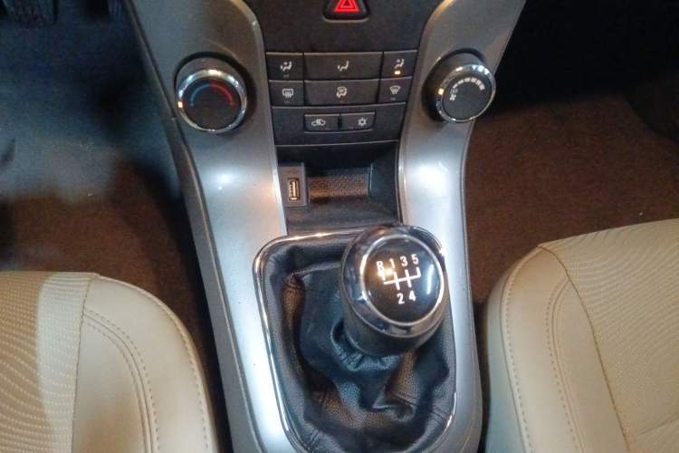 Used Chevrolet Cruze 2015 1.5L Classic SE MT
