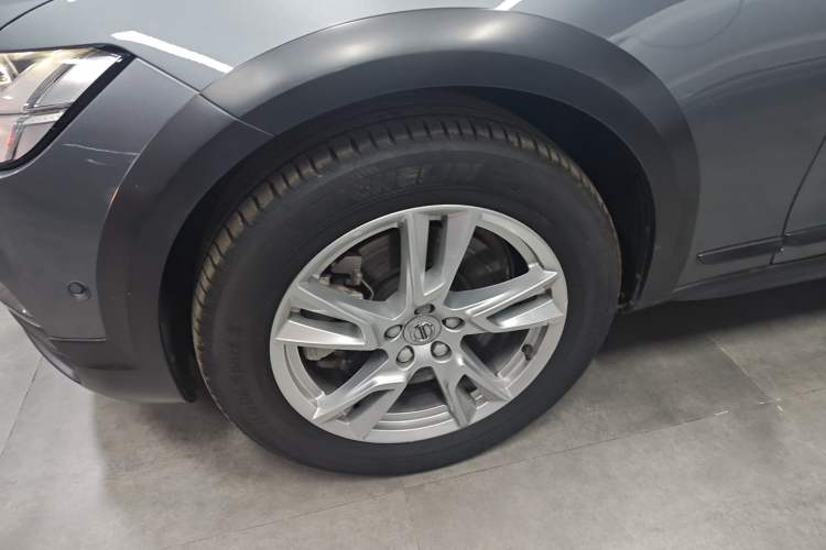 Used Volvo V90 2017 Cross Country T5 AWD Smart Range Edition