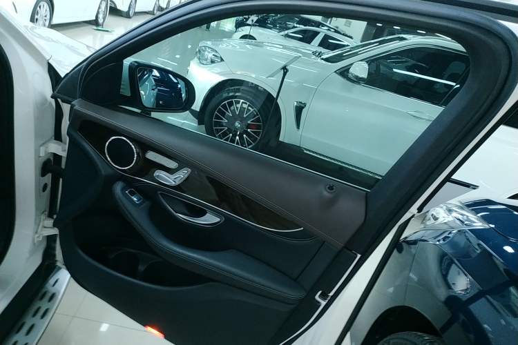 Used Mercedes-Benz GLC 2019 Facelift GLC 260 L 4MATIC Luxury Model
