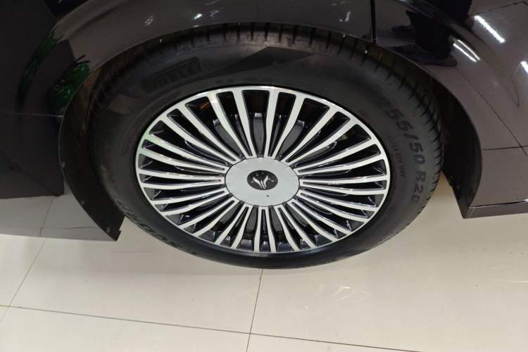 Used VOYAH Dream 2025 PHEV Four-Wheel-Drive Flagship Kunpeng Edition
