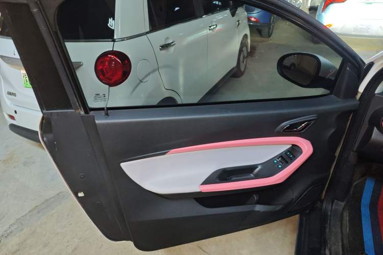 Used Chery Little Ant 2022 Revised Version Sweet Pink Edition Half-Sugar Version Lithium Iron Phosphate 30.7 kWh 30 kW 301 km
