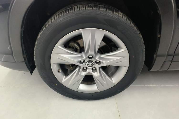 Used Toyota Highlander 2018 2.0T Four-Wheel Drive Luxury Edition 7 Seats China V Emission Standard
