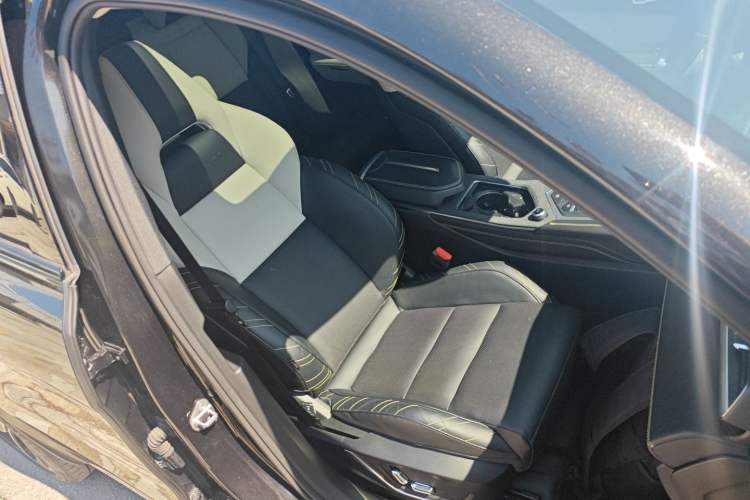 Used Lynk & Co 05 2020 2.0TD Two-Wheel Drive Shine Halo
