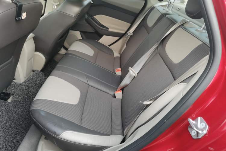 Used Ford Focus 2012 Sedan 1.6L Automatic Fashion Edition