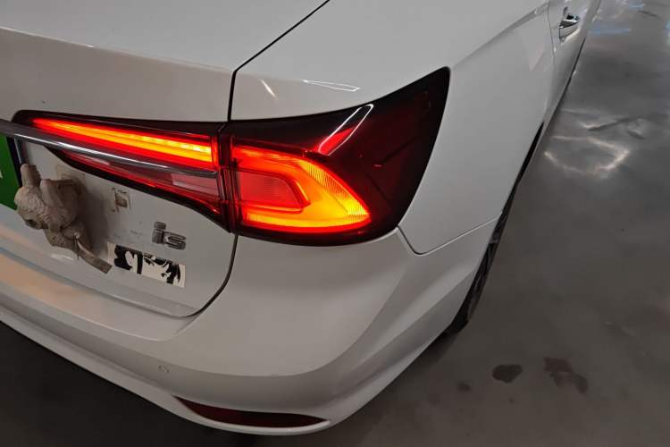 Used Roewe i5 2020 1.5L Automatic 4G Connect Luxury Flagship Edition
