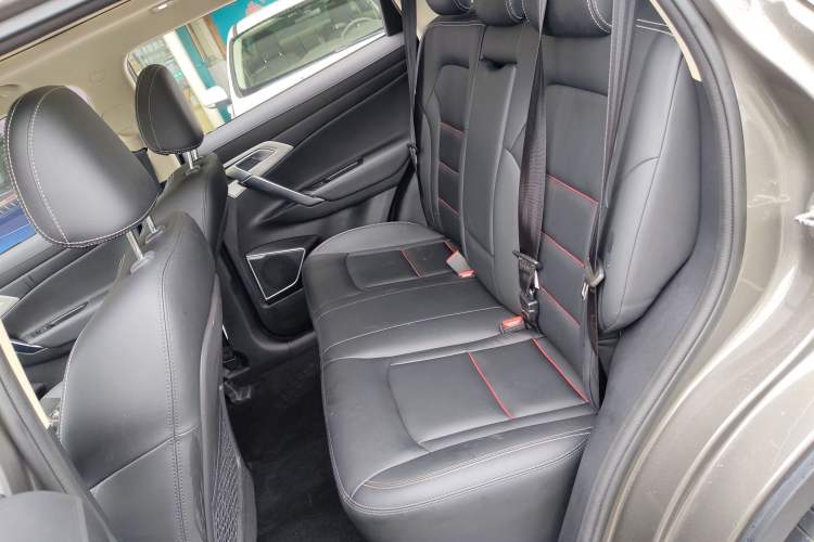 Used Geely Auto Emgrand X7 Sport 2020 1.8TD DCT Two-Wheel Drive Smart Connect 4G-Enabled Version
