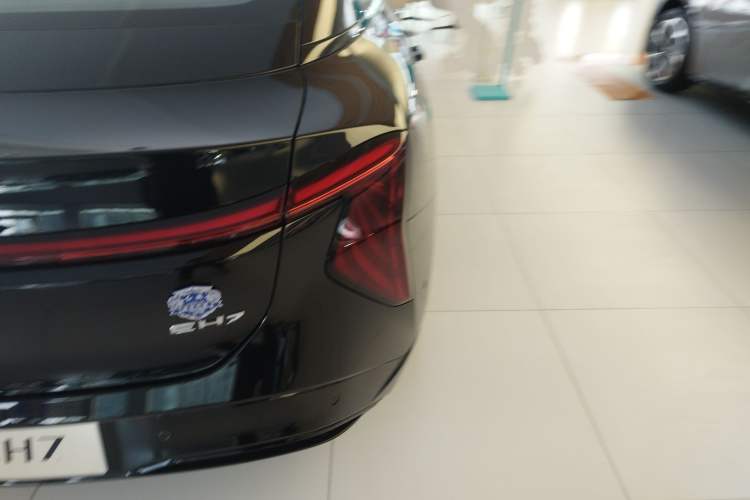 Used Hongqi EH7 2025 600 Smart Selection Edition
