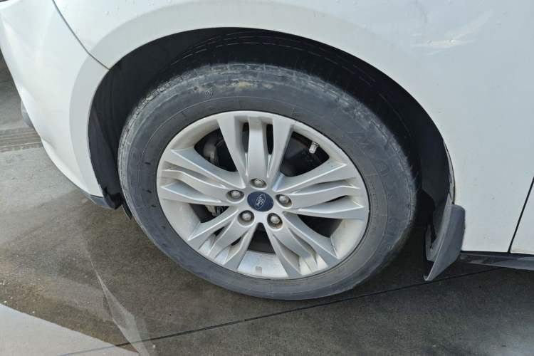 Used Ford Focus 2012 Sedan 1.6L Automatic Comfort Model
