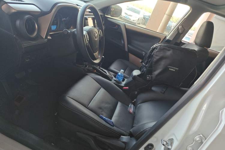 Used Toyota RAV4 2015 2.0L CVT Two-Wheel Drive Fashion Edition