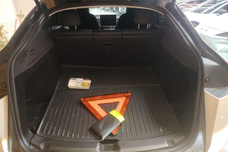 Used Tesla Model Y 2025 Rear-Wheel-Drive Version
