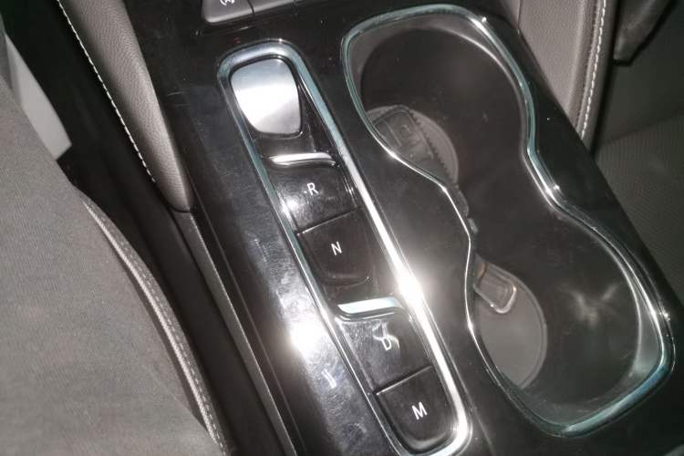 Used Buick Envision 2022 Facelift Encore S 552T Two-Wheel-Drive Luxury Model
