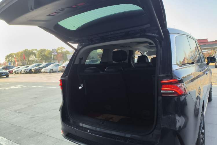 Used Roewe iMAX8 2021 400TGI Supreme Series Prestige Edition
