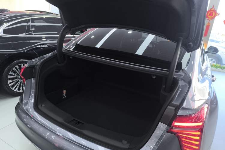 Used Hongqi H5 PHEV 2025 130 Super Hybrid Version
