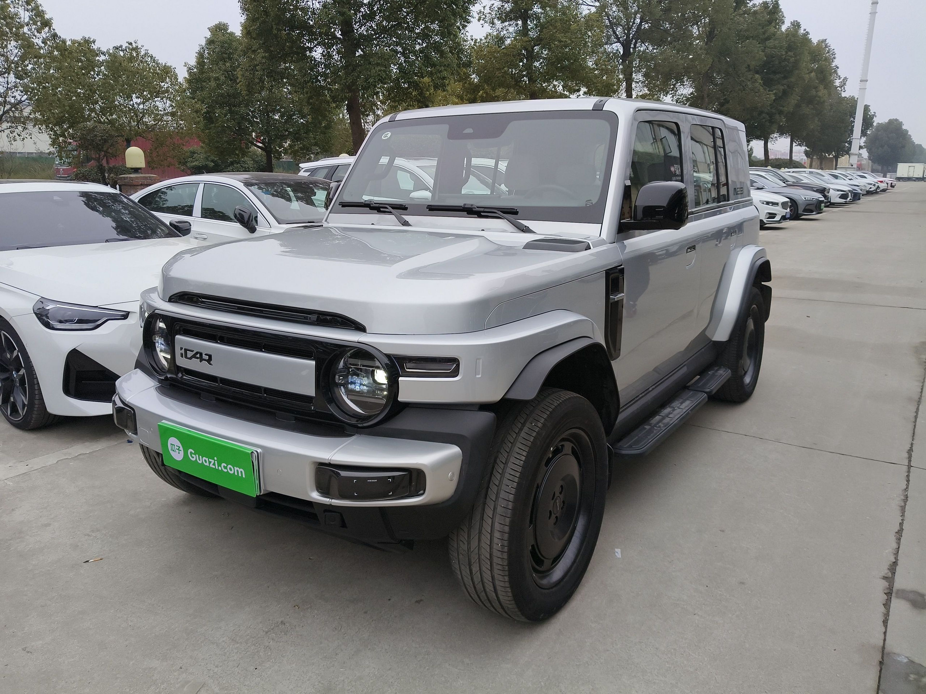 Под передней частью автомобиля