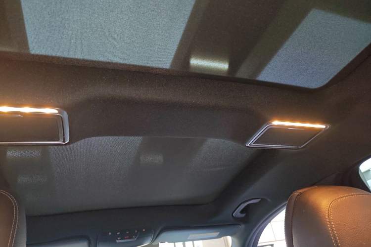 Used Mercedes-Benz GLC 2019 GLC 300 L 4MATIC Dynamic Model