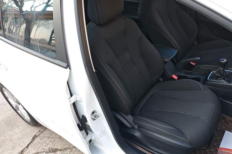 Used Roewe i5 2020 1.5L Manual 4G Connect Luxury Edition