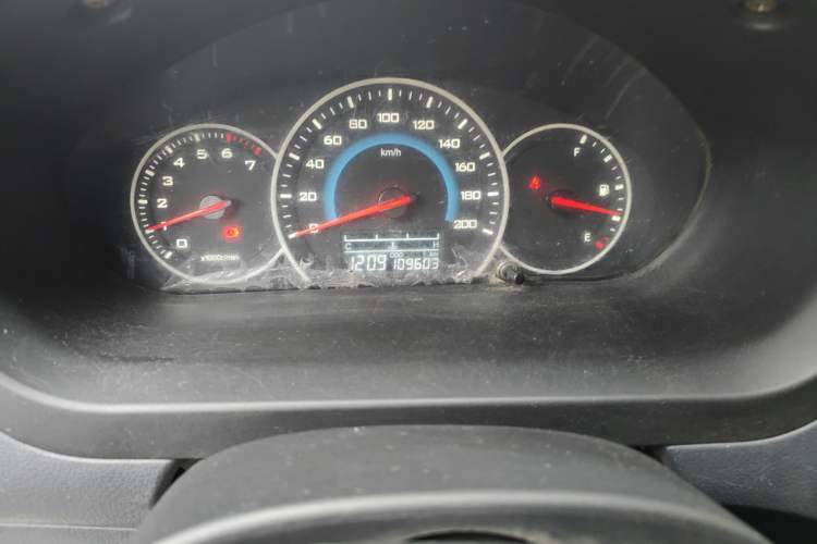 Used Wuling Rongguang V 2015 1.2L Base Version
