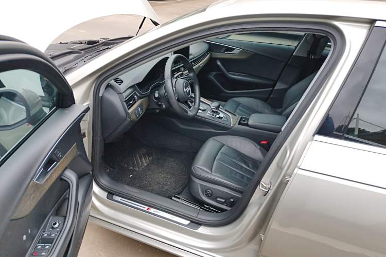 Used Audi A4L 2018 30th Anniversary Edition 40 TFSI Fashion Model
