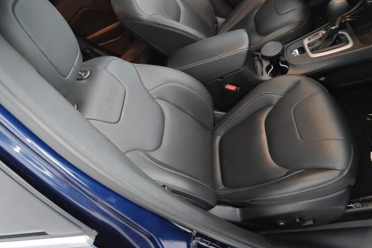 Used  Cherokee 2017 2.4L Leading Smart Edition
