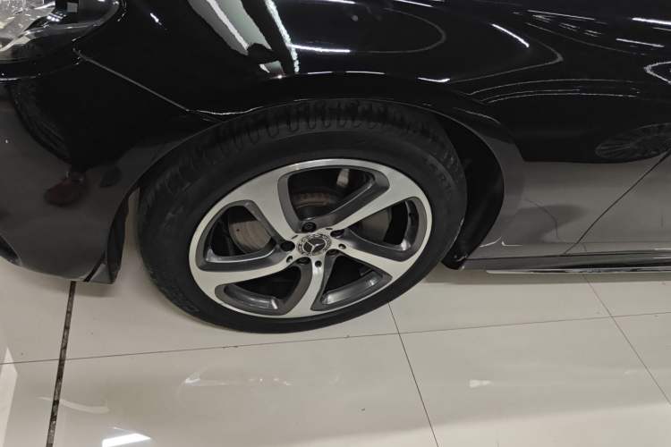 Used Mercedes-Benz E-Class 2019 E 300 L Sporty and Stylish Model
