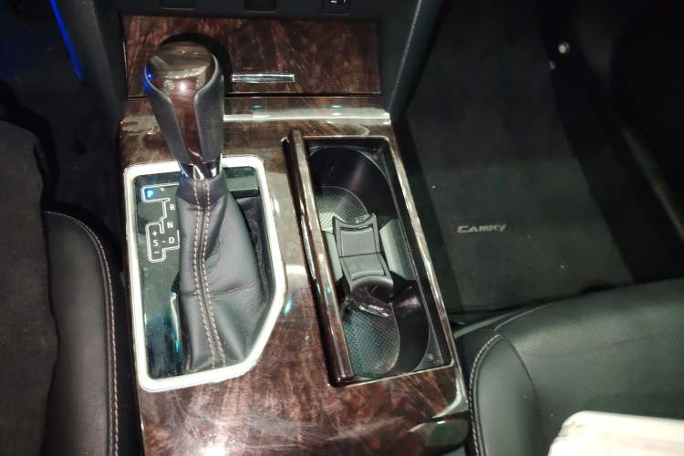 Used Toyota Camry 2016 2.0G 10th Anniversary Leading Edition
