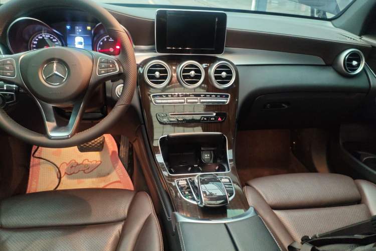 Used Mercedes-Benz GLC 2019 Facelift GLC 260 L 4MATIC Luxury Model
