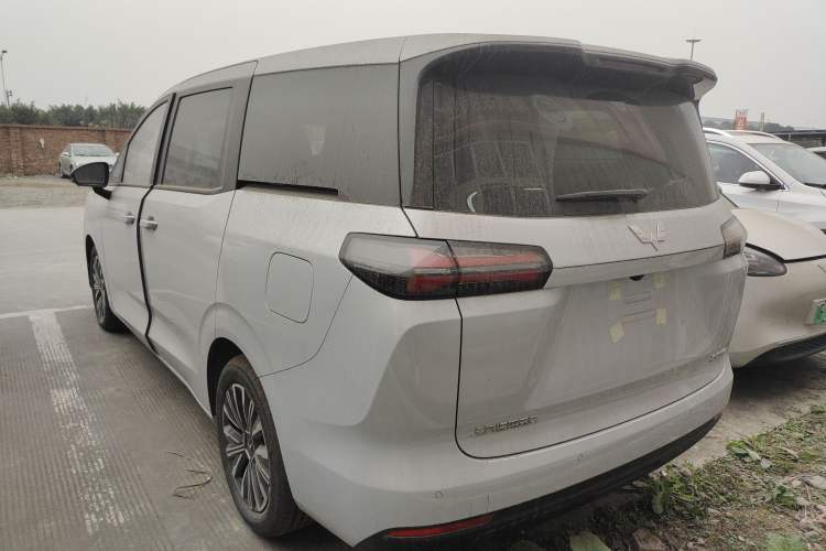 Used Wuling Wuling Starlight 730 2025 Model Plug-in Hybrid 125km Luxury Edition
