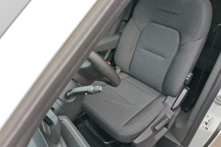 Used Ford Transit 2023 2.0T Diesel Manual Multifunction Commercial Vehicle Short Wheelbase Low Roof 5/6 Seats
