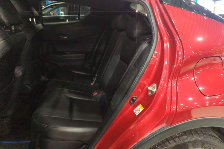 Used Toyota C-HR 2018 2.0L CoolRun Leading Edition with Sunroof China VI Standard
