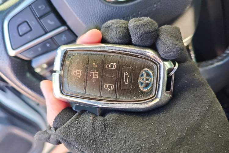 Used Toyota Sienna 2023 2.5L Hybrid Deluxe Edition