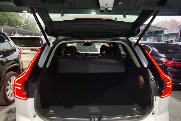 Used Volvo XC60 2019 T5 4x4 Zhiyuan Edition China VI Standard
